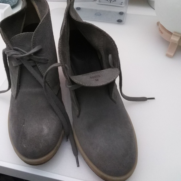 Sued ankle boots - Picture 2 of 3